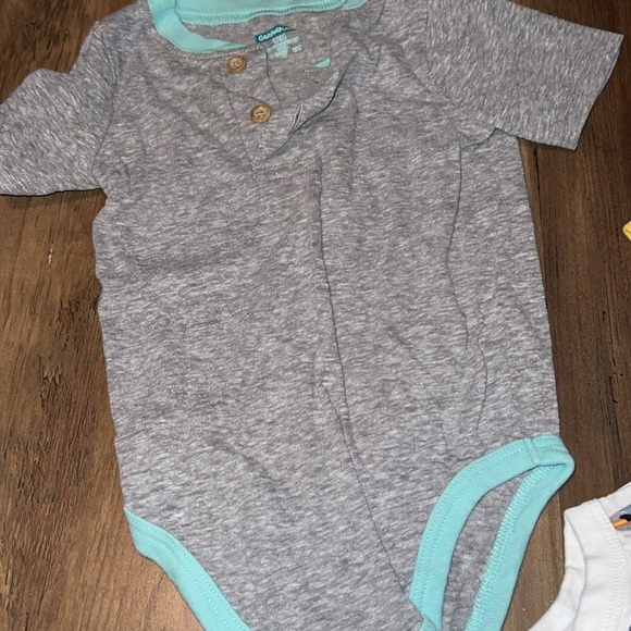 Bundle of Garanimal bodysuits size 12 months - Picture 8 of 9